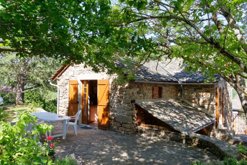 Location de vacances - Gîte à Saint-Victor-et-Melvieu - TERRASSE agréable devant séjour