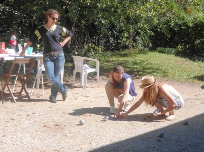 Location de vacances - Insolite à Labarre - La pétanque entre filles!
