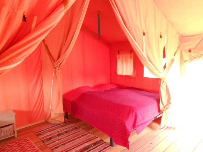 Location de vacances - Insolite à Labarre - La chambre avec lit Queen size