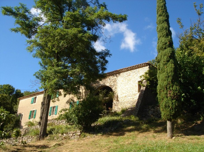 Location de vacances - Mas à Saint-Roman-de-Codières - vue globale du mas