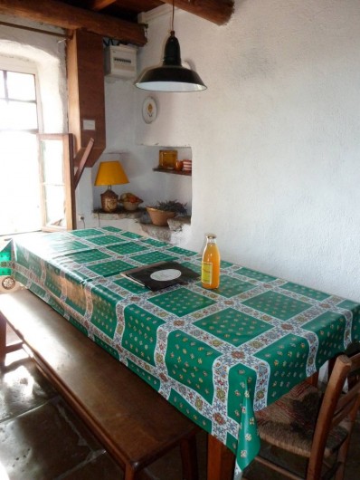 Location de vacances - Mas à Saint-Roman-de-Codières - La salle à manger, coin repas
