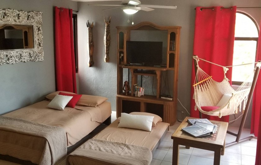 Location de vacances - Appartement à Playa del Carmen - sofa lit et matelas de sol  pour 3 personnes au salon
