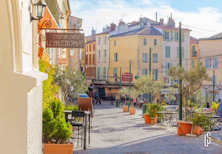 Location de vacances - Studio à Hyères - Hyères vieille ville Copyright Sarah Graziani1949 Hyères-Tourisme