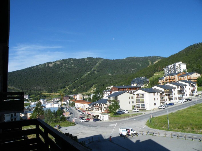 Location de vacances - Appartement à Les Angles - Vue sur le village