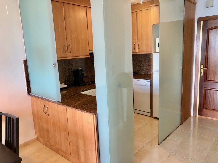 Location de vacances - Appartement à Peníscola - Vue sur cuisine et entree