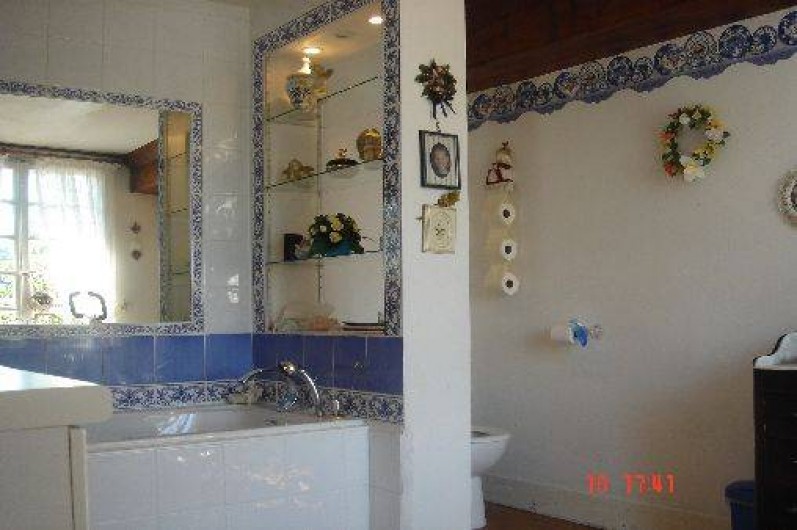 Location de vacances - Château - Manoir à Le Mesnil-sur-Blangy - Salle de bain de la chambre 1