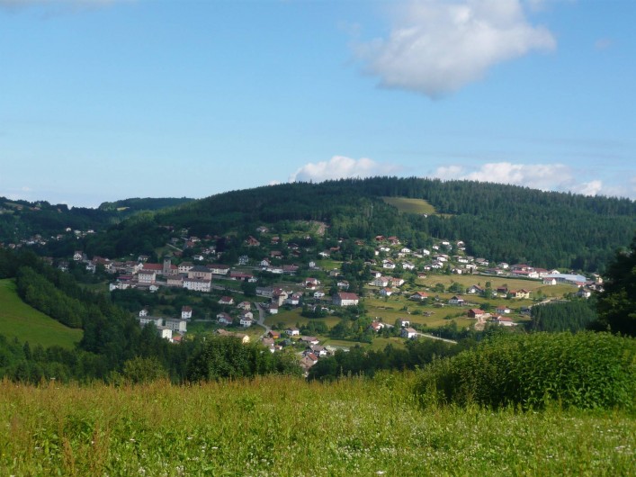 Location de vacances - Chalet à Le Tholy - Vue sur le village