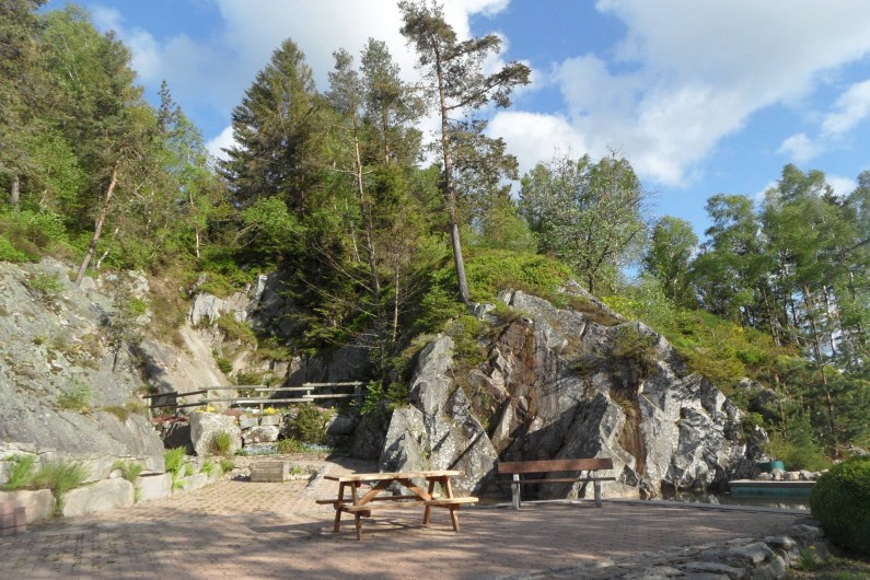 Location de vacances - Chalet à Le Tholy - En face du chalet...la carrière de granit,  lieu de détente