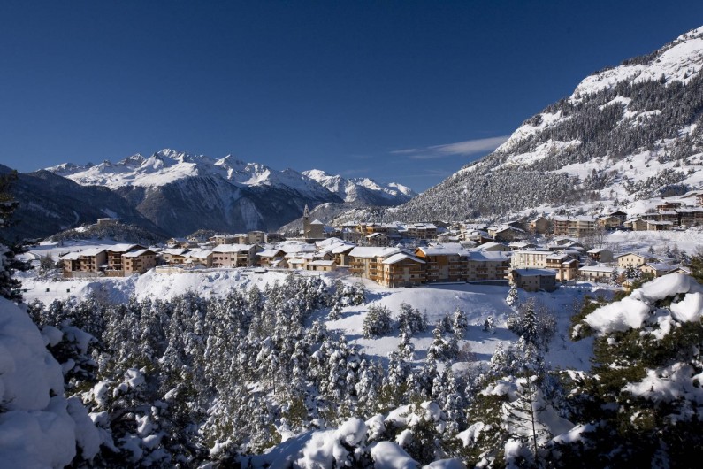 Location de vacances - Appartement à Aussois - Le village d'Aussois en hiver