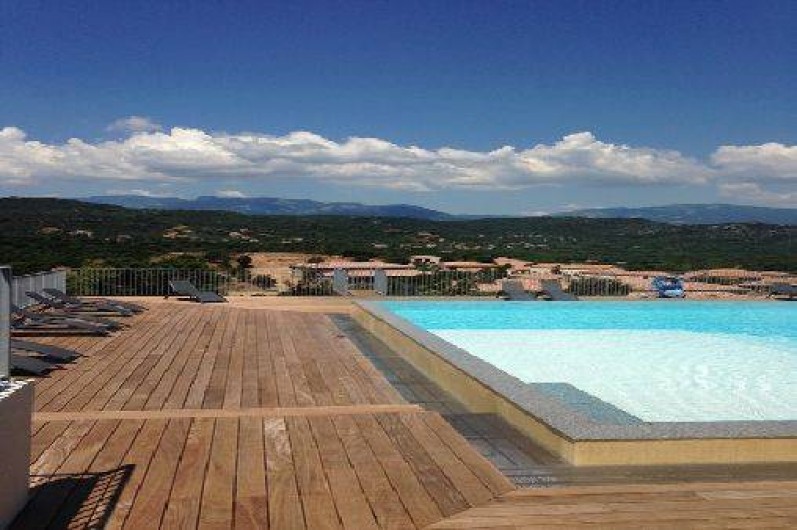 Location de vacances - Villa à Porto-Vecchio - Notre piscine à débordement, moins de 100 mètres, gratuite, vue sur Santa Guilia