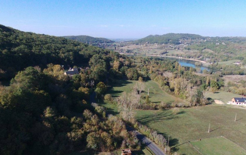 Location de vacances - Villa à Chasteaux - Plan d'eau vu de la terrasse