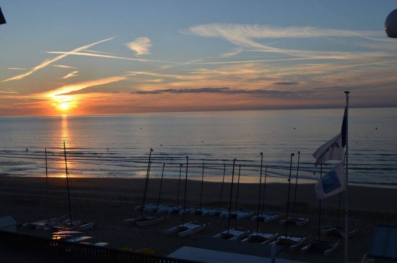 Location de vacances - Appartement à Cabourg - vue au coucher de soleil