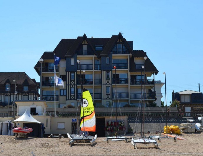 Location de vacances - Appartement à Cabourg - appartement direct vue mer face au club de voile