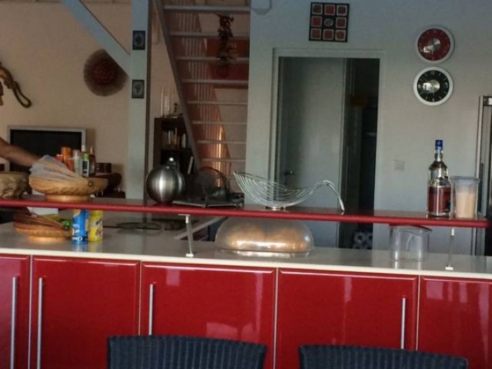 Location de vacances - Villa à Saint-François - cuisine américaine ouverte sur terrasse couverte