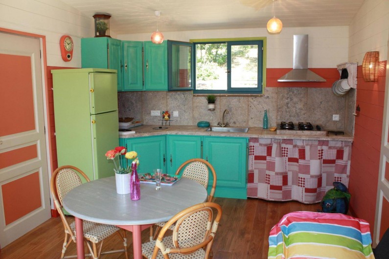 Location de vacances - Roulotte à Aniane - roulotte Boémia côté cuisine