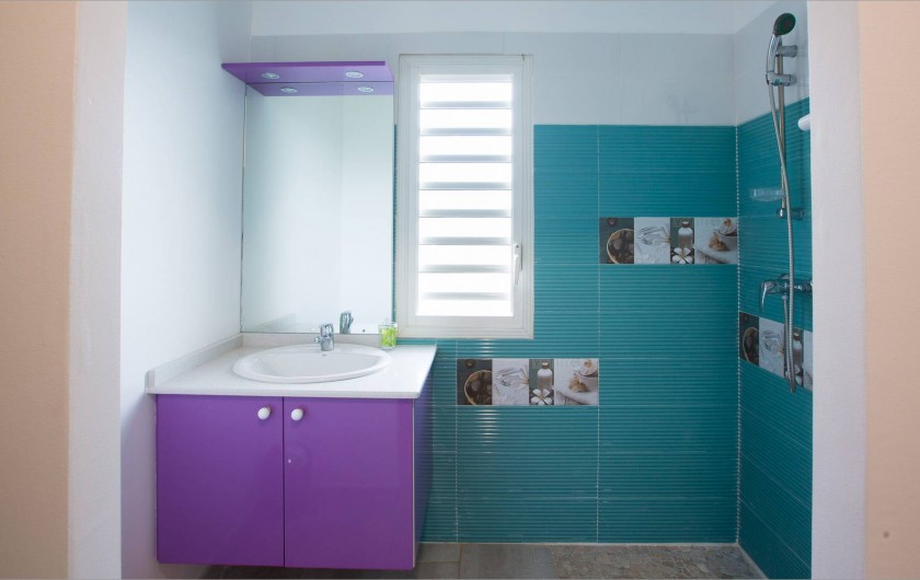 Location de vacances - Villa à Sainte-Anne - Salle de Bain privative pour la chambre parentale. Douche Italienne