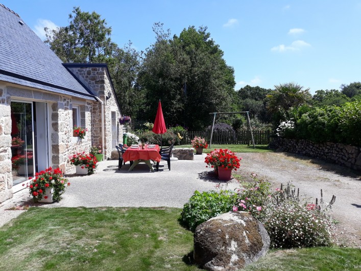 Location de vacances - Gîte à Brélès - La  maison dans son environnement.