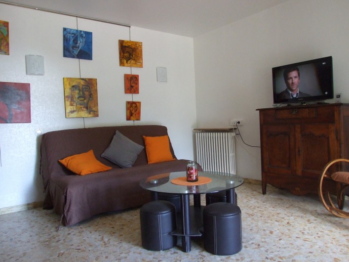 Location de vacances - Appartement à Carry-le-Rouet - Salon avec coin télé et WIFI