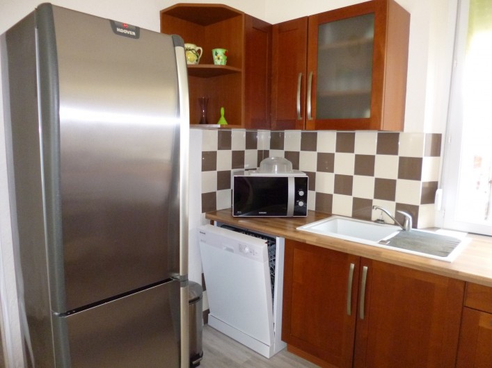 Location de vacances - Appartement à Berck - cuisine équipée lave-vaisselle four, plaque vitro  4 zones hotte