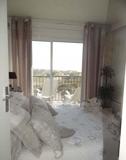 Location de vacances - Appartement à Fort-Mahon-Plage - Même vue. Lit de 140X190. Petite TV