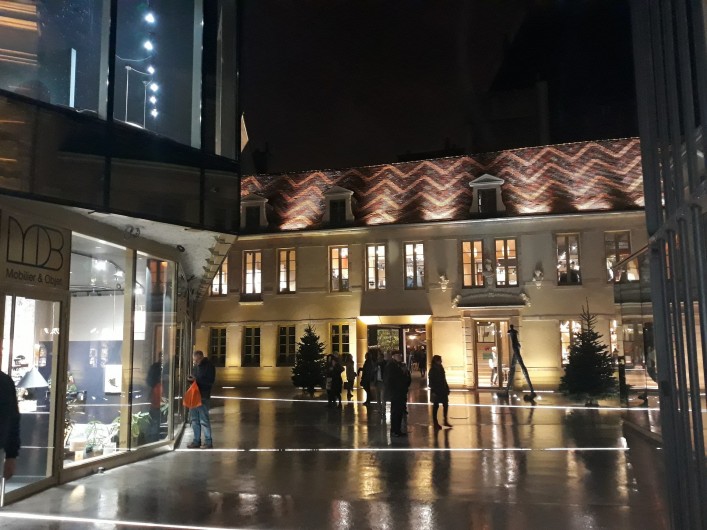 Location de vacances - Appartement à Dijon - Dijon by night : cour du Bareuzai