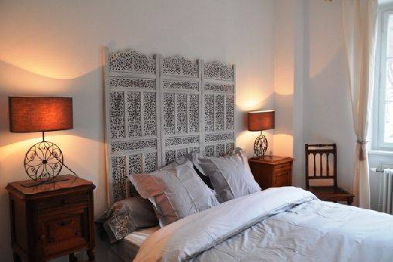 Location de vacances - Gîte à Ferrette - chambre à coucher vue sur la forêt