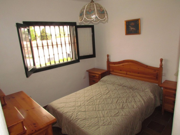 Location de vacances - Villa à Matalascañas - Chambre lit double à l'étage. Toutes les chambres ont des placards.