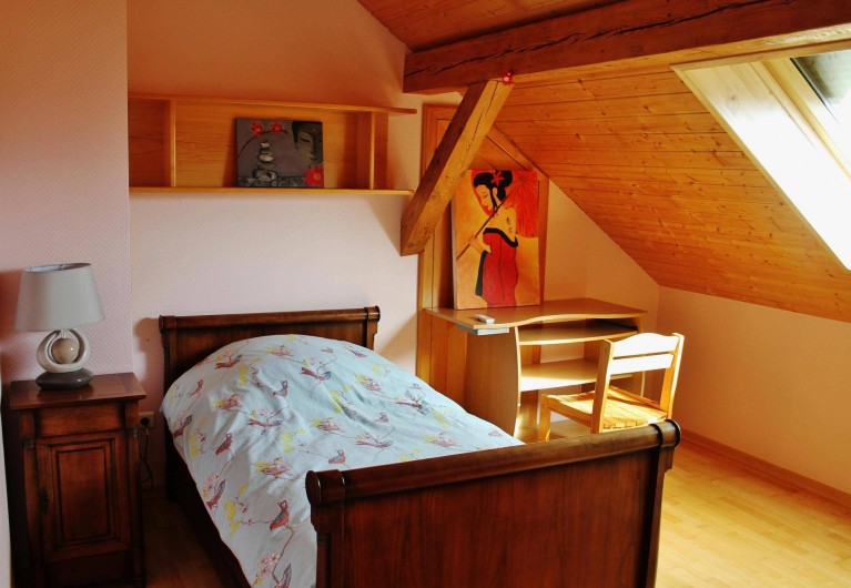 Location de vacances - Gîte à Rosenwiller - Chambre 3 avec 1 lit simple et 1 lit d'appoint