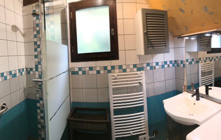 Location de vacances - Gîte à Artalens-Souin - Salle d'eau du gîte 2 le Gabizos