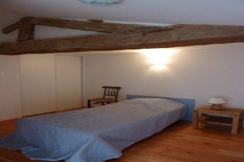 Location de vacances - Gîte à Saint-Marcel-de-Félines - Chambre lit simple à l'étage