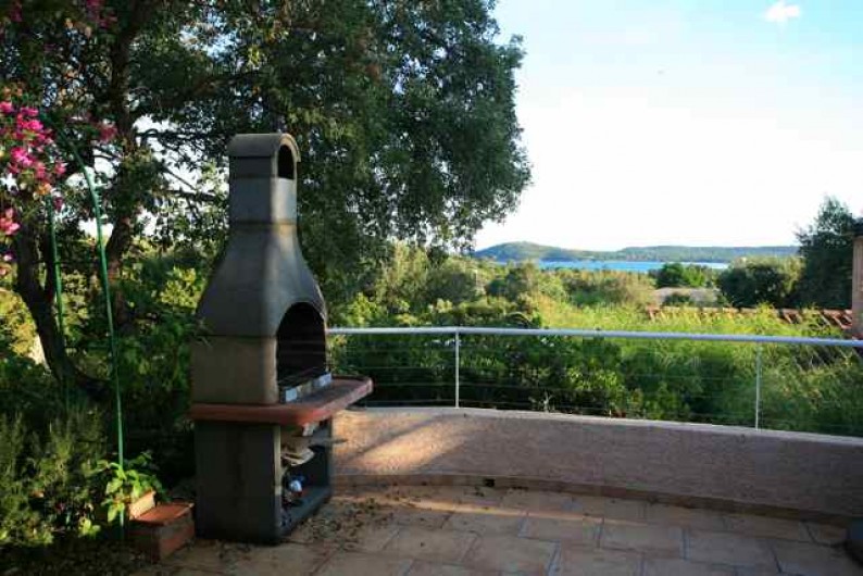 Location de vacances - Maison - Villa à Pinarellu - terrasse avec BBQ
