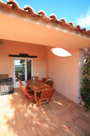Location de vacances - Maison - Villa à Pinarellu - Terrasse couverte