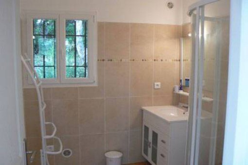 Location de vacances - Maison - Villa à Pinarellu - Salle d'eau pour la chambre N°1 et 2 avec WC indépendant