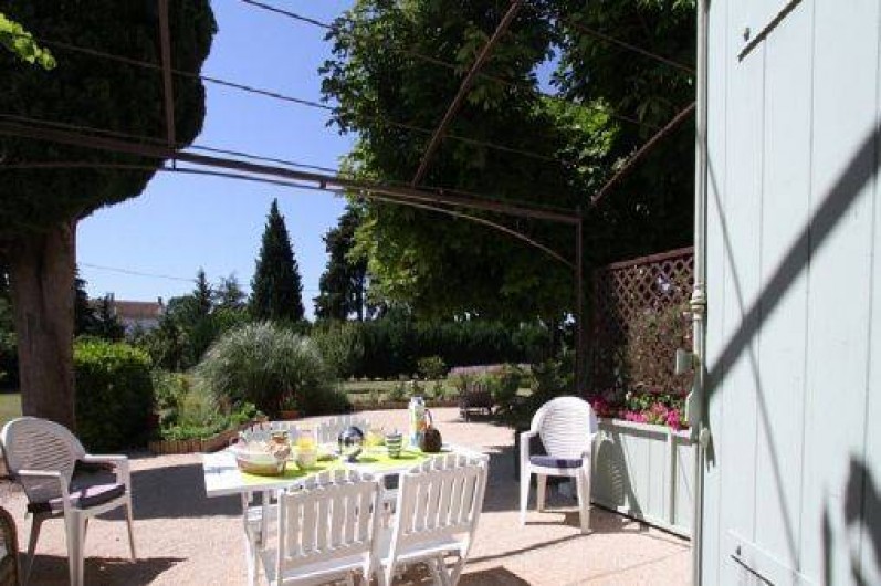 Location de vacances - Mas à Saint-Rémy-de-Provence - Terrasse pour petits déjeuner