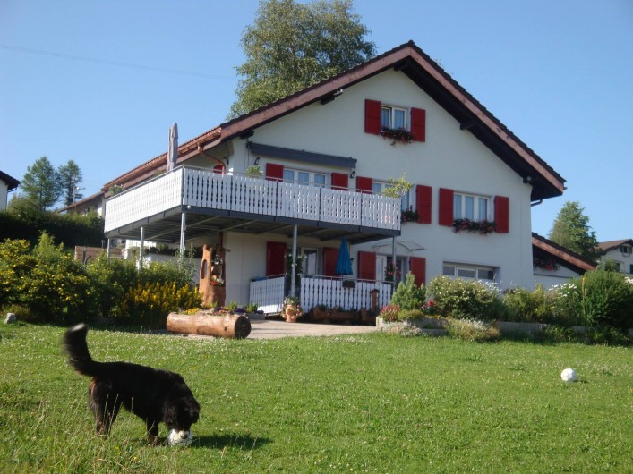 Location de vacances - Appartement à Les Breuleux - notre maison en été