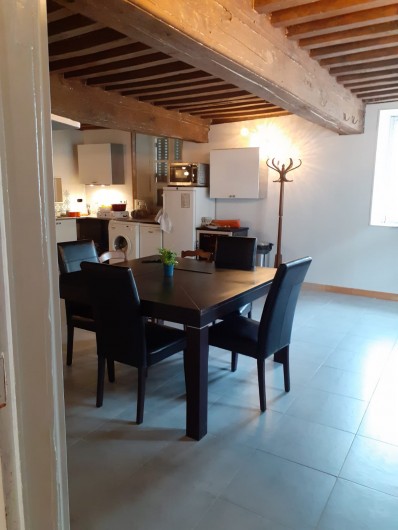 Location de vacances - Appartement à Roussillon-en-Morvan - Salle à manger, cuisine