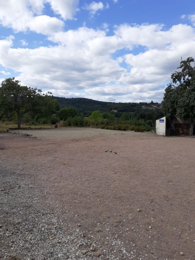 Location de vacances - Appartement à Roussillon-en-Morvan - Terrain de jeux Basket Pétanque Ping pong