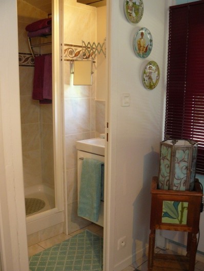 Location de vacances - Villa à Arsac - Salle de douche et WC pour la chambre "Cabernet"