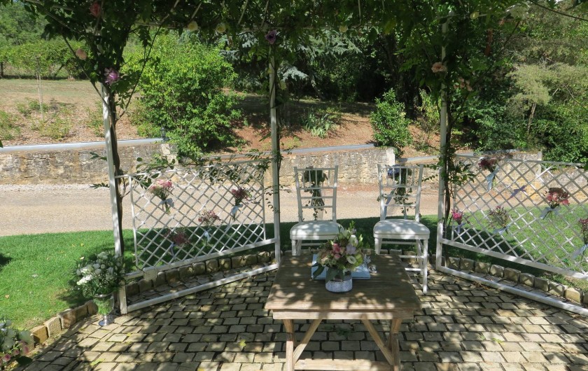 Location de vacances - Villa à Auriac-du-Périgord - Jardins décorés pour un mariage