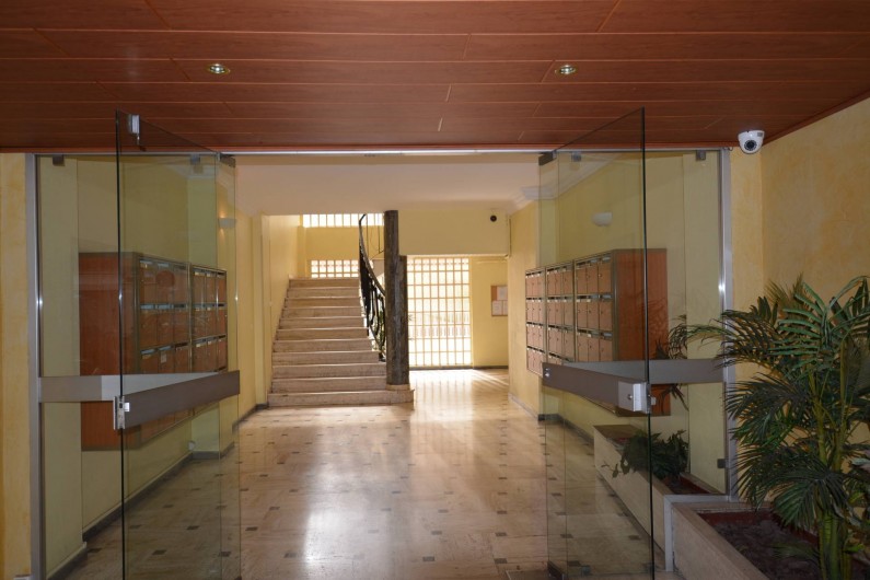 Location de vacances - Appartement à Cannes - Hall de l'Immeuble de caractère , pur 1960