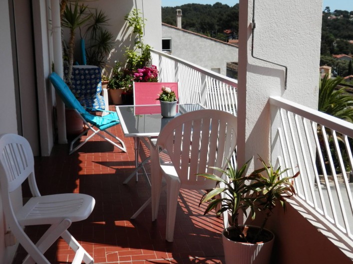 Location de vacances - Appartement à Bandol - 1ere partie du balcon  appartement N1