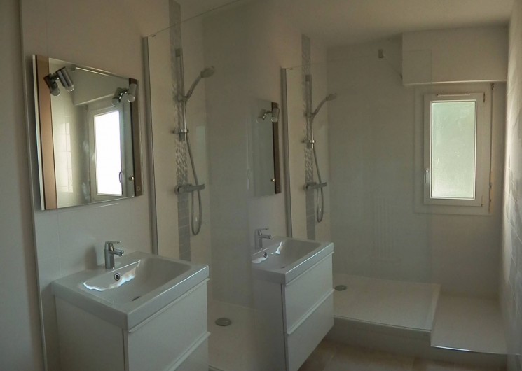 Location de vacances - Appartement à Bandol - Salle de douche appartement N1