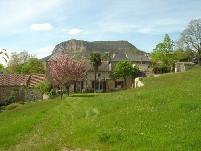 Location de vacances - Gîte à Fontaneilles - Extérieur, le pic de Suèges derrière le gîte