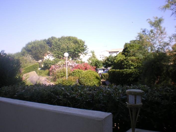 Location de vacances - Studio à Carnon-Plage - vue sur le jardin