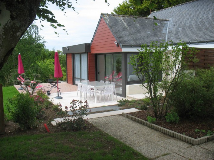 Location de vacances - Gîte à Clohars-Carnoët - Vues extérieure  et terrasse N°6  6/8 pers