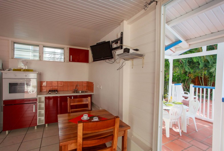 Location de vacances - Appartement à Le Diamant - cuisine et extérieur - bungalow