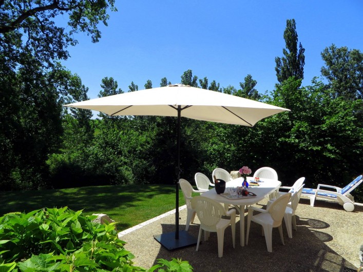 Location de vacances - Gîte à Nérac - Vue sur le verger et la campagne depuis le gite de la Source ©Pehillo
