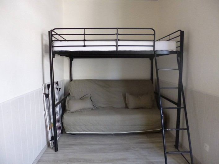 Location de vacances - Studio à Berck - coin nuit : canapé-lit  et mezzanine 140/190