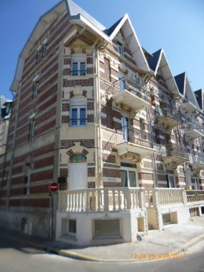 Location de vacances - Studio à Berck - Le Mistral : immeuble de style berckois à moins de 20m de la plage