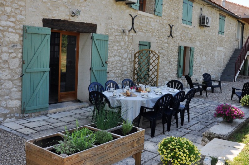 Location de vacances - Chambre d'hôtes à Margueron - Table du petit-déjeuner